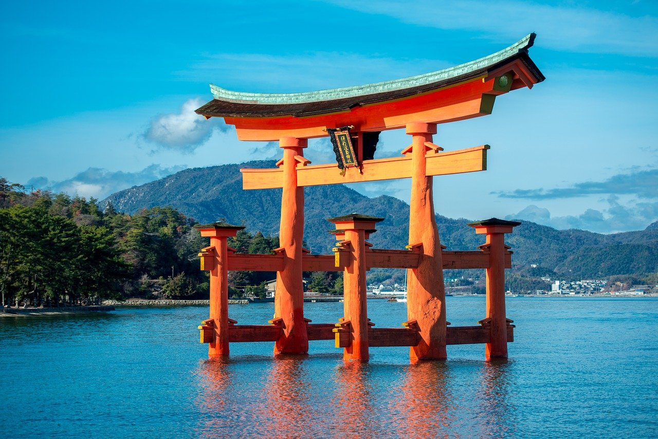 floating gates of Miyajima